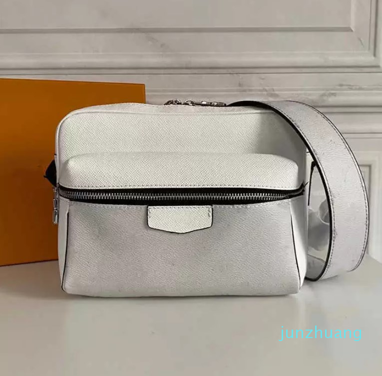 2022Handbags Men Leather Outdoor Messenger Bags Luxury Shoulder Bag Designer Handbag Tote Man's camera bagss Bright colors sport 25cm, Blue
2022Handbags Men Leather Outdoor Messenger Bags Luxury Shoulder Bag Designer Handbag Tote Man's camera bagss Bright colors sport 25cm, Blue