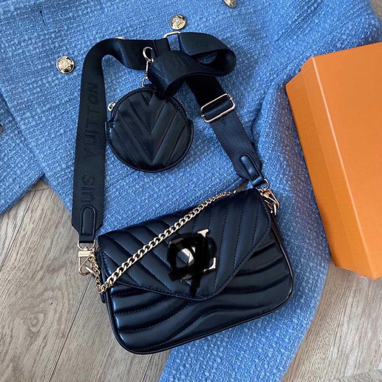 Handbag Factory Clearance Sale Donkey Flap Envelope Bag Two in One Women's Wide Shoulder Belt Change V-pattern Sewing Thread Crossbody with Gift Box, Black7
Handbag Factory Clearance Sale Donkey Flap Envelope Bag Two in One Women's Wide Shoulder Belt Change V-pattern Sewing Thread Crossbody with Gift Box, Black7