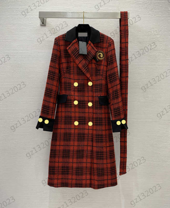 Womens Wool Blends Coat Contrast Color Check Metal Brooch Decoration Lapel Wool Coats Double Row Buttons Open Long Sleeve Slim Outerwear Women Apparel 1970
Womens Wool Blends Coat Contrast Color Check Metal Brooch Decoration Lapel Wool Coats Double Row Buttons Open Long Sleeve Slim Outerwear Women Apparel 1970