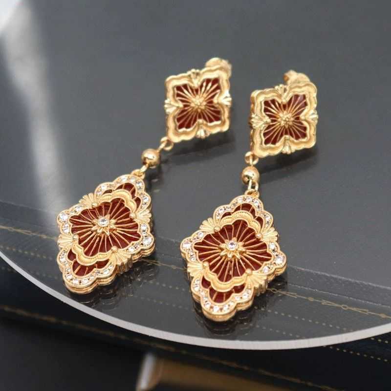 Designer bucelati woman earrings four leaf clover earrings in autumn and winter long
Designer bucelati woman earrings four leaf clover earrings in autumn and winter long