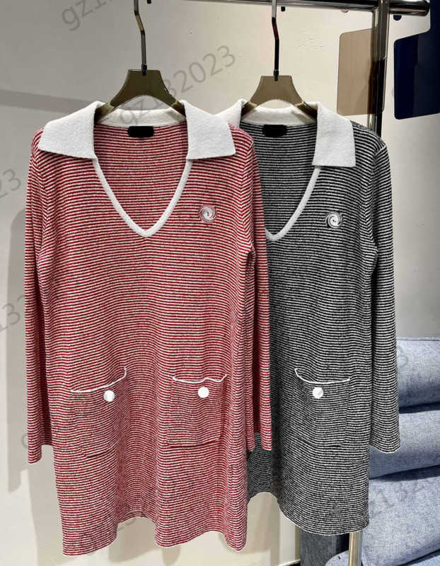 Casual Dresses Womens Designer Dress Color Matching Lapel Deep V Slim Dress Chest Logo Embroidery Pocket Long Sleeve Maxiskit Women Clothing 2 Colors 1970, 10 red
Casual Dresses Womens Designer Dress Color Matching Lapel Deep V Slim Dress Chest Logo Embroidery Pocket Long Sleeve Maxiskit Women Clothing 2 Colors 1970, 10 red