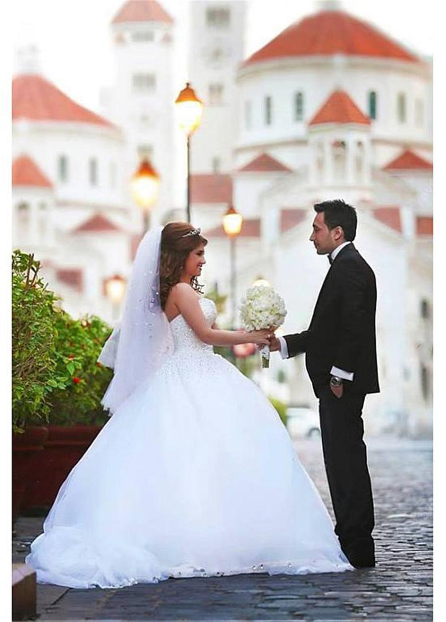 Sweetheart Neckline Ball Gown Wedding Dresses with Beadings & Rhinestones full ball gown skirt flows Bridal Dresses