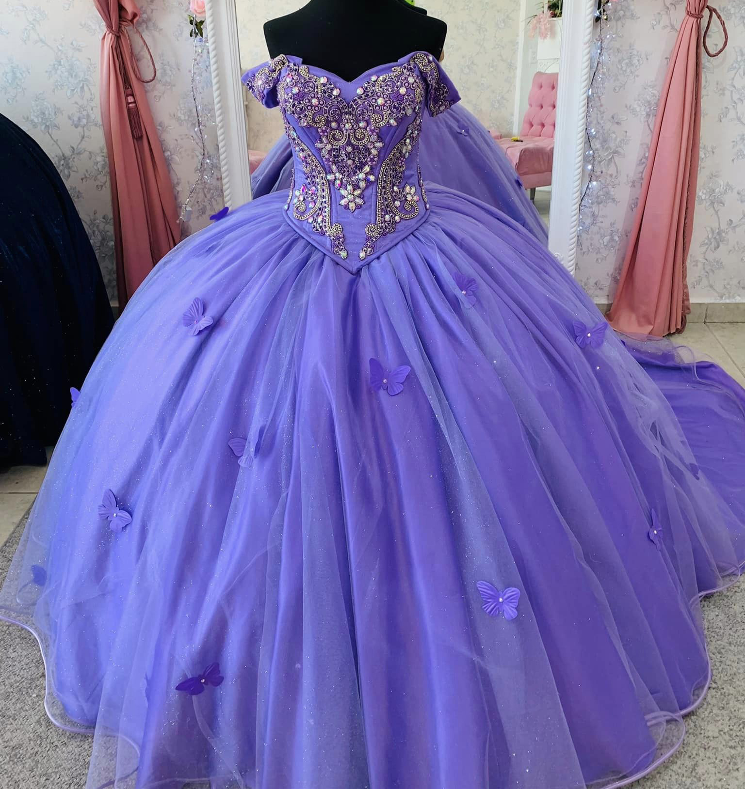 Cinderella Lilac Quinceanera Dresses 2023 Butterfly Beaded Crystal Sweet 15 Year Old Dress Off Shoulders Ball Gown Prom Dress XV Vestidos De 15 Anos R