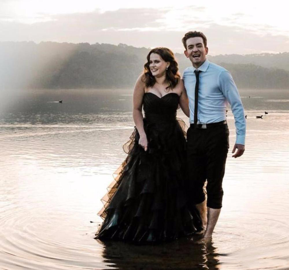 Black A e Tiered Ruffles Bridal Gowns Plus Size Sweetheart Neck Tulle Lace-up Back Long Gothic Wedding Dresses