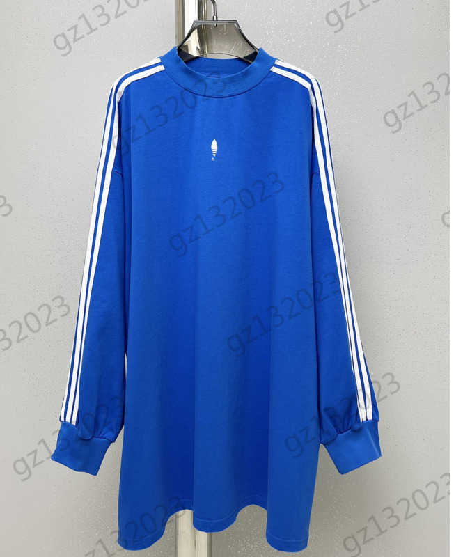 Women Clothes T-Shirts Chest Logo Print Contrasting Color Stripes Decorative Long Style T-shirt Classic Crew Neck Pullover Long Sleeves Shirts Women Apparel 1970
Women Clothes T-Shirts Chest Logo Print Contrasting Color Stripes Decorative Long Style T-shirt Classic Crew Neck Pullover Long Sleeves Shirts Women Apparel 1970