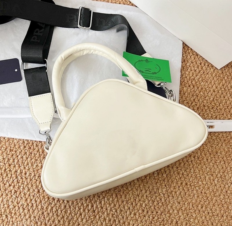 Hot Designer handbags Luxury brand Triangle label Shoulder bag Womens Classic Crossbody purse Banquet shopping wedding Bags 24/14/9 cm 2023, Clear
Hot Designer handbags Luxury brand Triangle label Shoulder bag Womens Classic Crossbody purse Banquet shopping wedding Bags 24/14/9 cm 2023, Clear