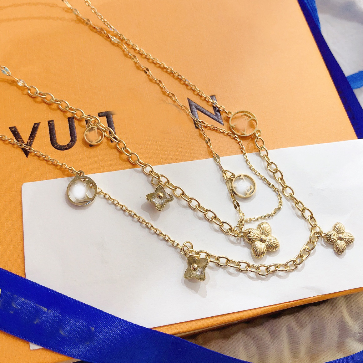 Luxury Design Necklace 18K Gold Plated Stainless Steel Necklaces Choker Chain Flower Letter Pendant Fashion Womens Wedding Jewelry Accessories X317
Luxury Design Necklace 18K Gold Plated Stainless Steel Necklaces Choker Chain Flower Letter Pendant Fashion Womens Wedding Jewelry Accessories X317