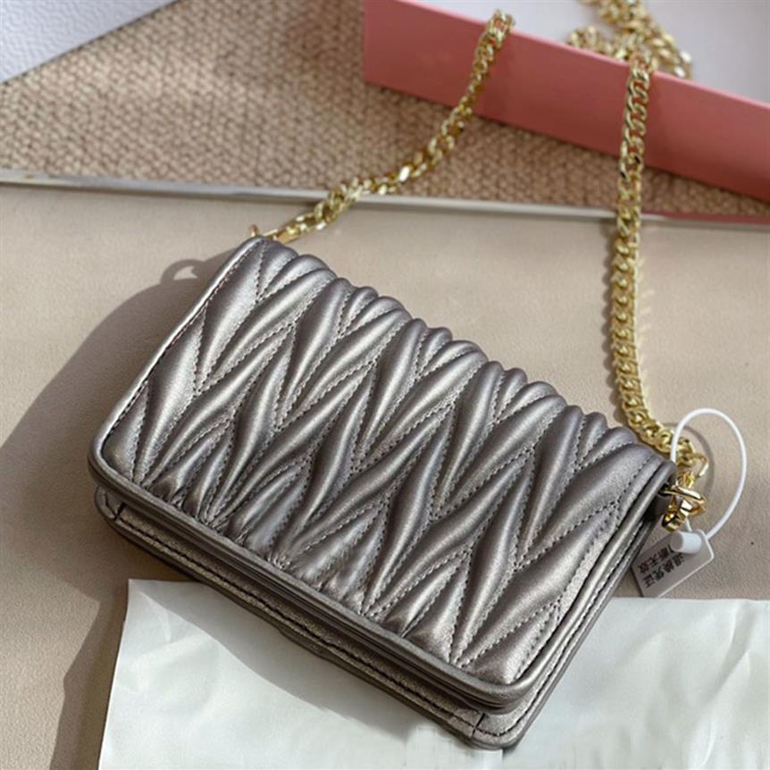 Golden Chain Shoulder Bag Sheepskin leather Crossbody Handbag Purse Wrinkle Fashion letter Handbags Clutch Pleated Wallets High Qu284V
Golden Chain Shoulder Bag Sheepskin leather Crossbody Handbag Purse Wrinkle Fashion letter Handbags Clutch Pleated Wallets High Qu284V