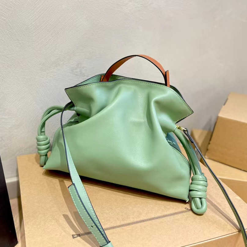 Evening Bags luxury trendy leather one-to-one 22 new FLAMENCO drawstring small mini bucket bag with shoulder strap shopping, Black14
Evening Bags luxury trendy leather one-to-one 22 new FLAMENCO drawstring small mini bucket bag with shoulder strap shopping, Black14