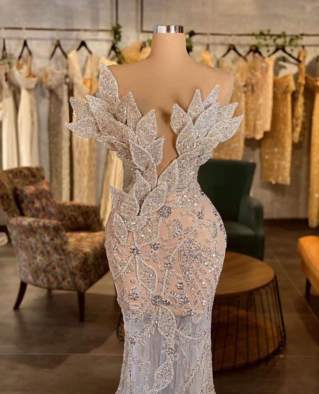 Luxury New Arrival Mermaid Evening Dresses V Neck Sleeveless 3D Lace Leaves Hollow Ruffles Sequins Appliques Beaded Sexy Celebrity Prom Dress Plus Siz