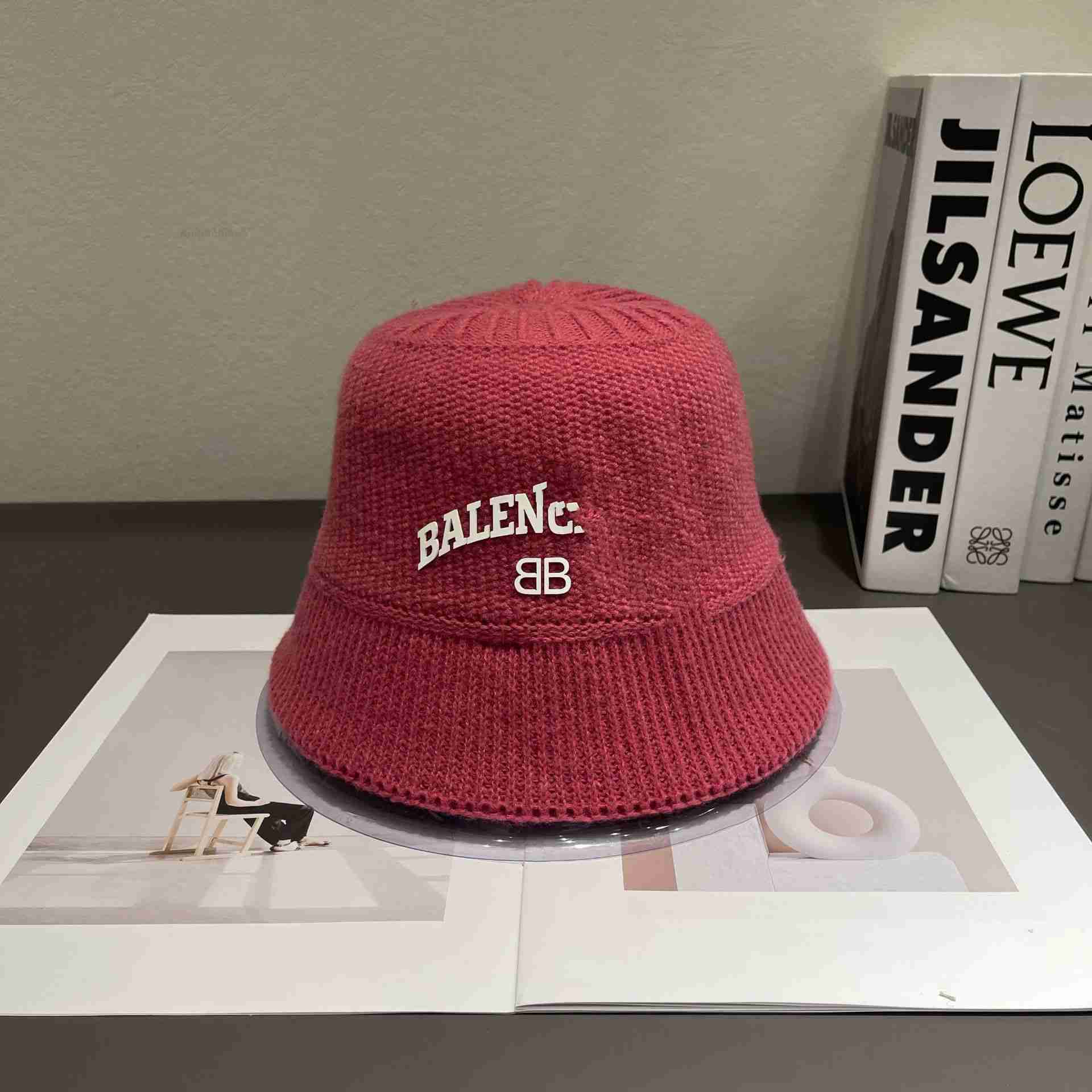 Cold Designer Balenciga Beanie Ball Cap Hat Winter Woolen Autumn Knitted New Bonnet Versatile Korean Warm and Balencigass 2PTC, Black6
Cold Designer Balenciga Beanie Ball Cap Hat Winter Woolen Autumn Knitted New Bonnet Versatile Korean Warm and Balencigass 2PTC, Black6