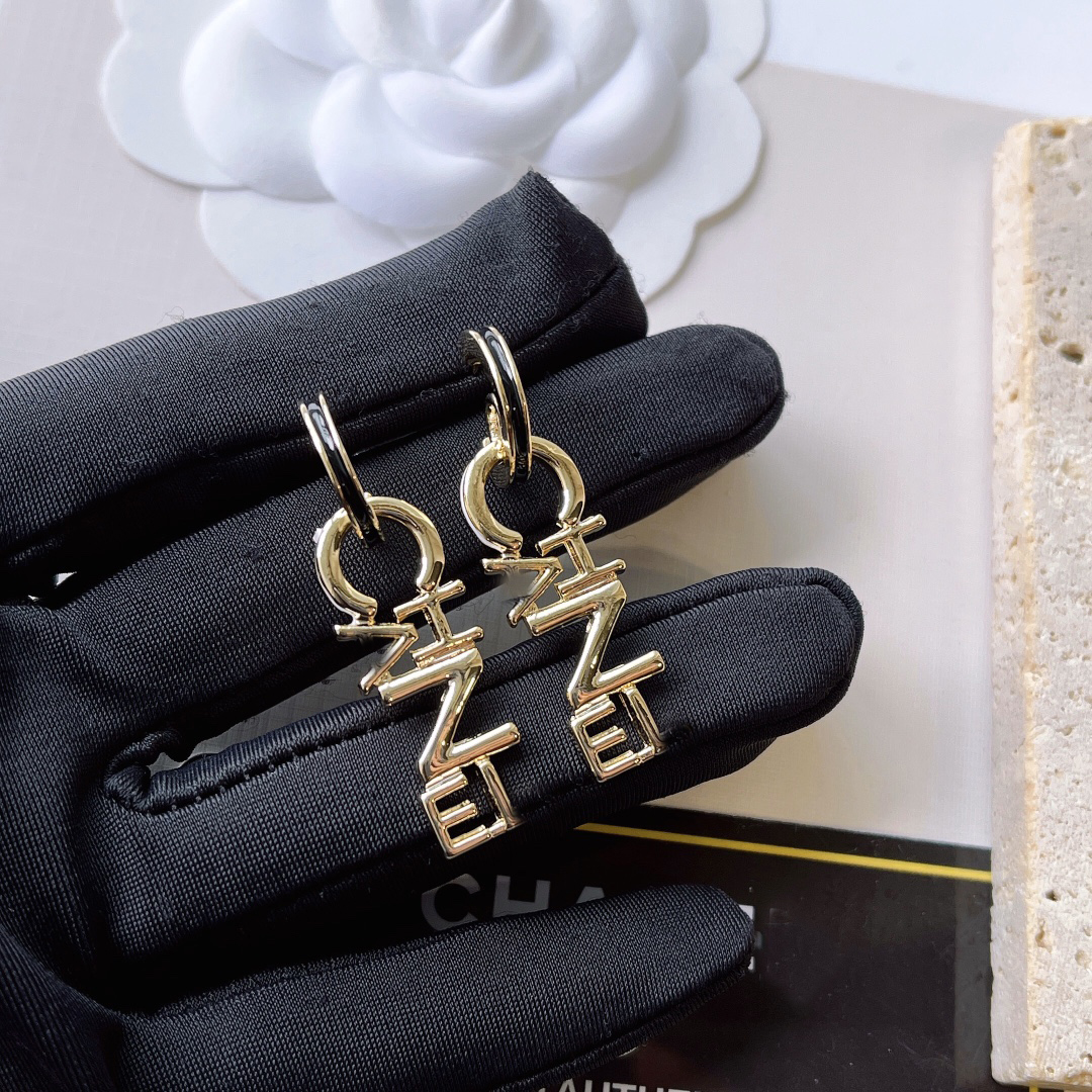 Simple 18K Gold Plated Luxury Brand Designers Letters Stud Stainless steel Geometric Famous Women Inlay Crystal Rhinestone Earring Wedding Party Jewerlry A851
Simple 18K Gold Plated Luxury Brand Designers Letters Stud Stainless steel Geometric Famous Women Inlay Crystal Rhinestone Earring Wedding Party Jewerlry A851