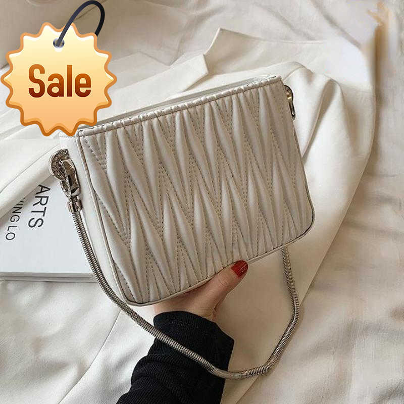 Women's Luxury Designer Single Shoulder Bag 2023 New Fashion Embroidery Pleated Crossbody Bag Portable Envelope Package Box Packaging Factory Direct Sales, Sku
Women's Luxury Designer Single Shoulder Bag 2023 New Fashion Embroidery Pleated Crossbody Bag Portable Envelope Package Box Packaging Factory Direct Sales, Sku