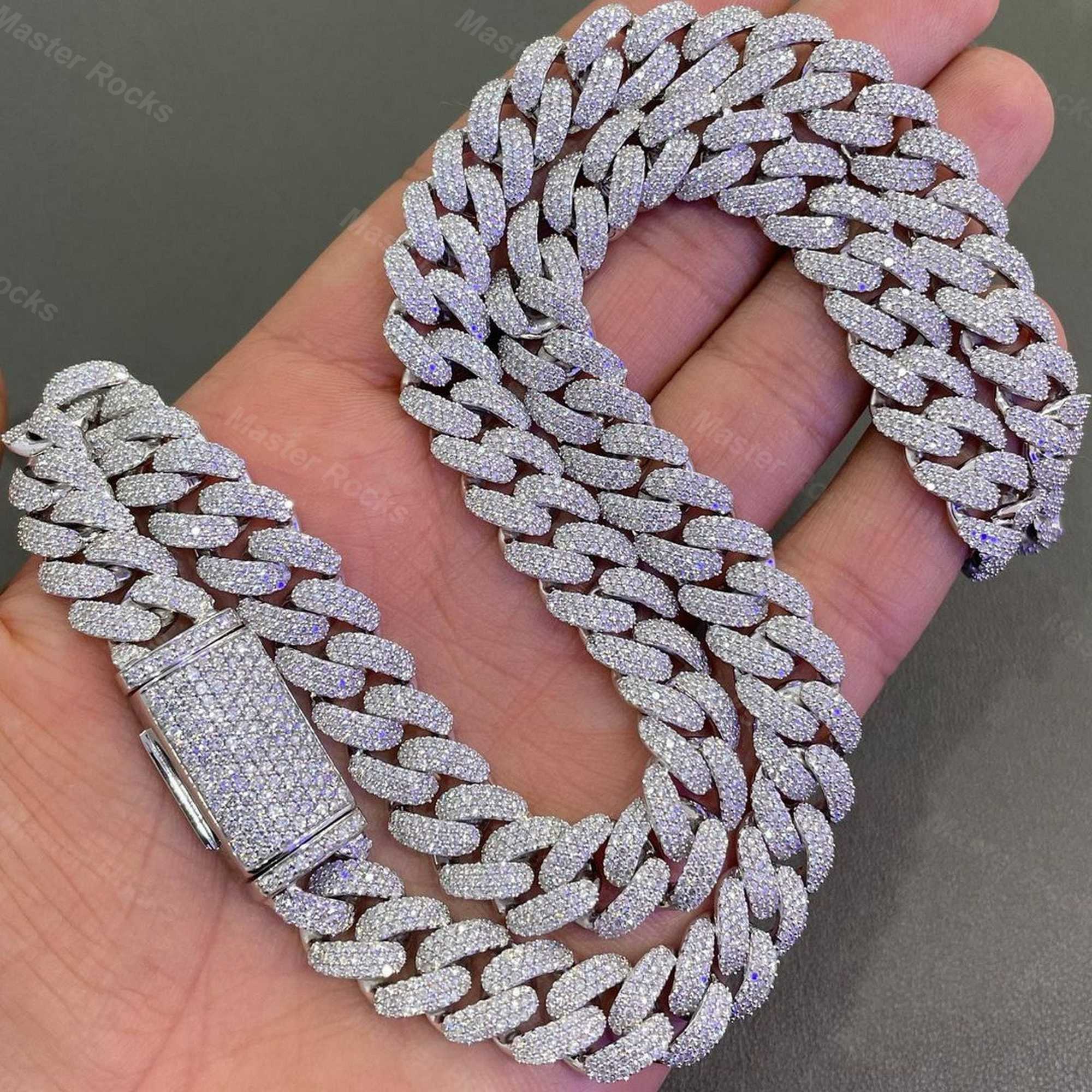 12mm 3rows Vvs Moissanite Studded Miami Cuban Link Chain 925 Sterling Silver Moissanite Iced Out Cuban Chain
12mm 3rows Vvs Moissanite Studded Miami Cuban Link Chain 925 Sterling Silver Moissanite Iced Out Cuban Chain