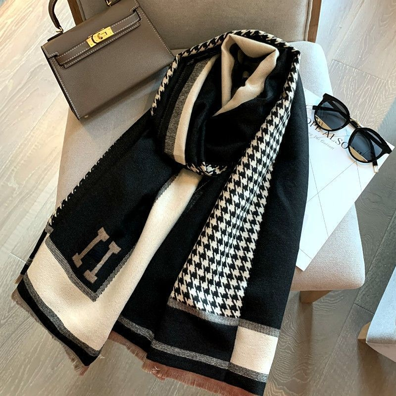 European and American Scarf Women's New Autumn and Winter Warm Letter Double-Sided Cloak Scarfs Long Square
European and American Scarf Women's New Autumn and Winter Warm Letter Double-Sided Cloak Scarfs Long Square