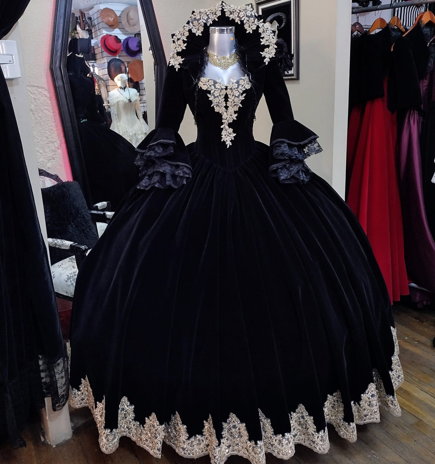 Black Velvet Victorian Gothic Wedding Dress 2023 With Jacket Puff Sleeve Arabic Gold Lace Church Women Gown Celtic Greek Bride Party Dress Flare Vinta