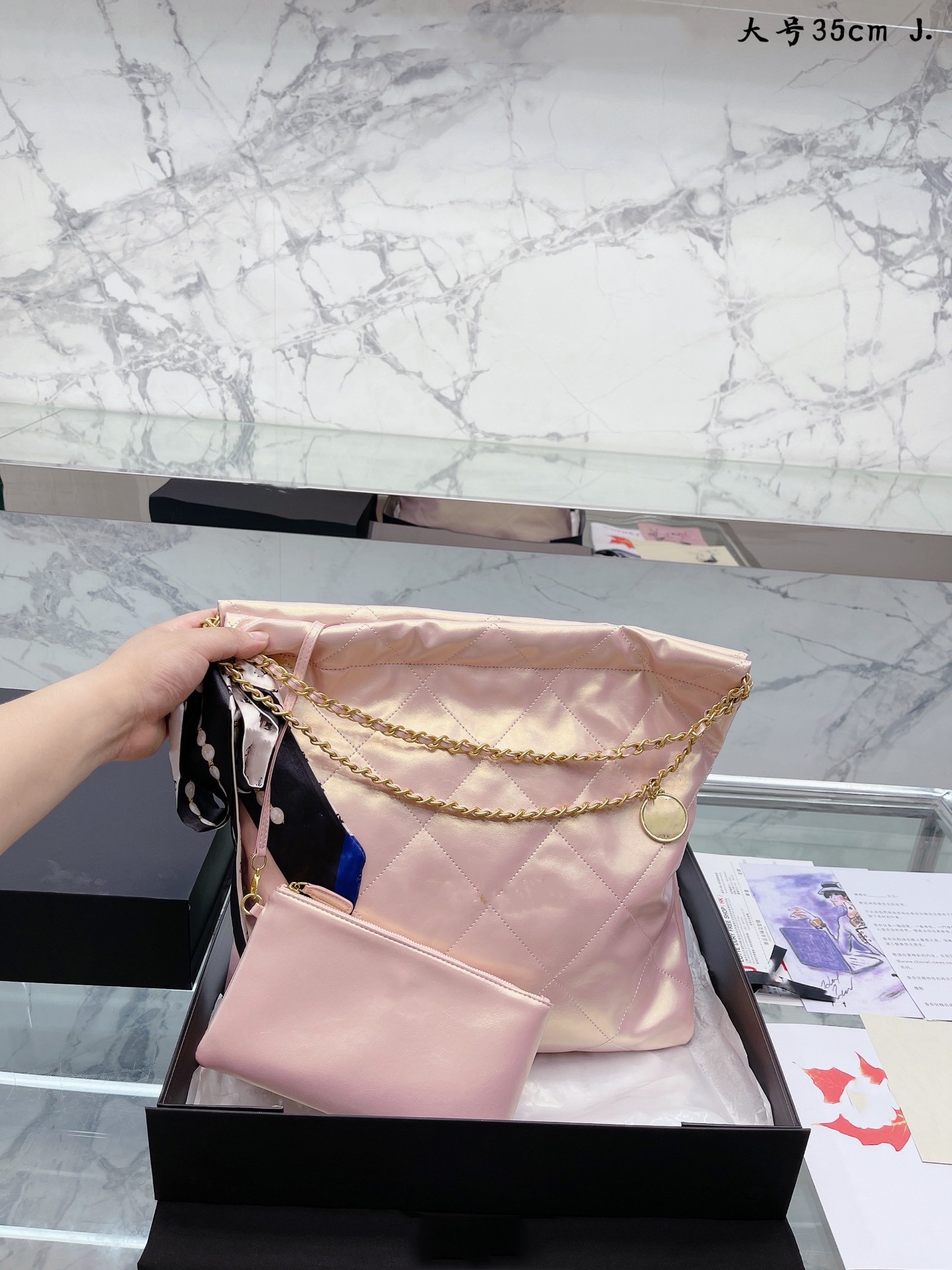 Totes Luxury Diamond Lattice 22 Trash Bags Luxury Designer Travel Crossbody Shoulder Bag Drawstring Fashion Handbag 003, Black with gold chain
Totes Luxury Diamond Lattice 22 Trash Bags Luxury Designer Travel Crossbody Shoulder Bag Drawstring Fashion Handbag 003, Black with gold chain