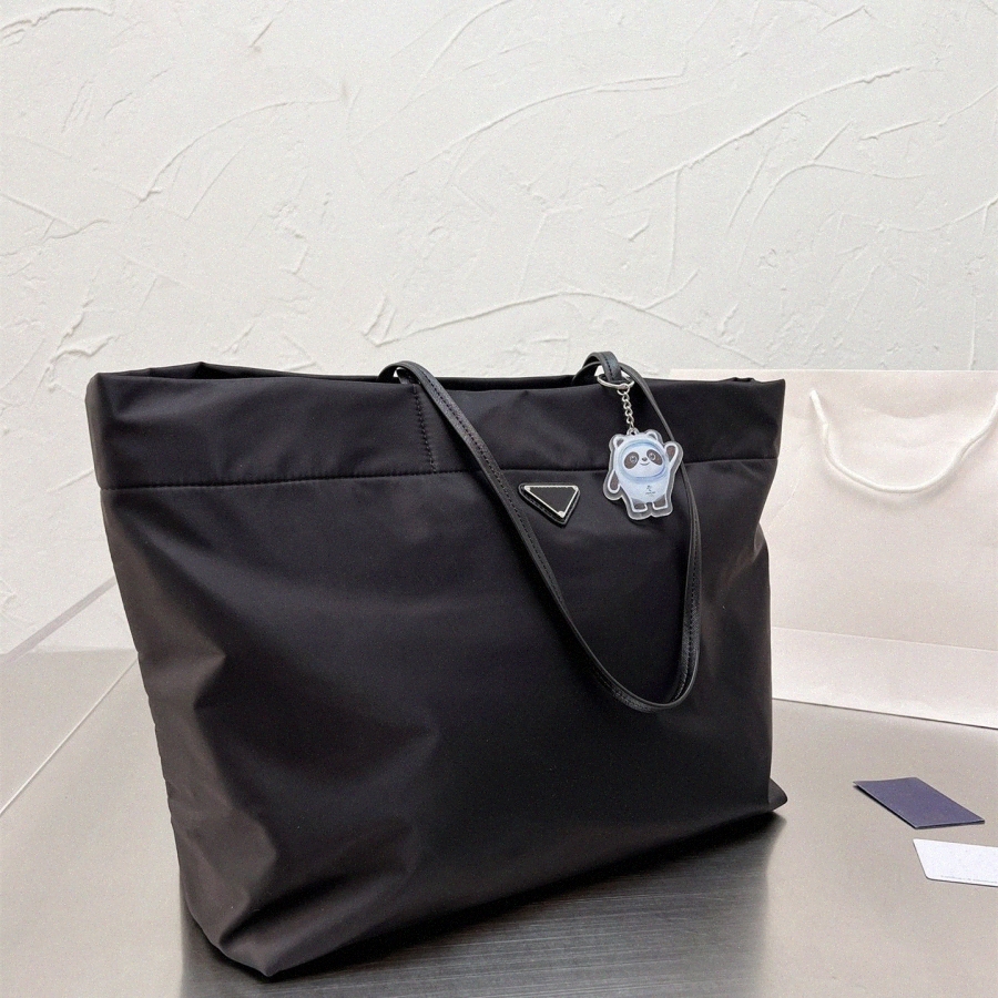 21tote Black Nylon Handbag Totes Bag For Women Luxury Designers Bags High Capacity Ladies Casual Shopping t9nR#
21tote Black Nylon Handbag Totes Bag For Women Luxury Designers Bags High Capacity Ladies Casual Shopping t9nR#