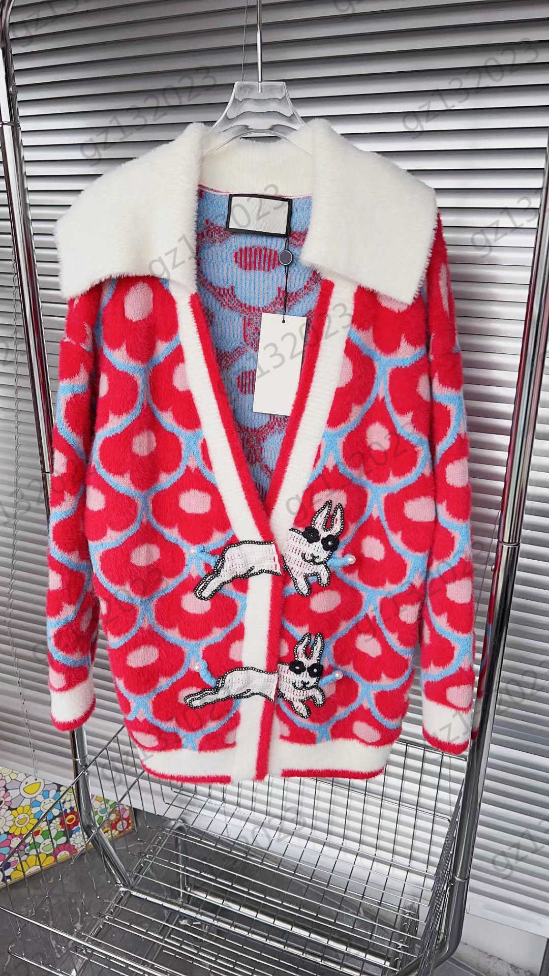 Womens Sweaters Contrast Color Floral Prints Plush Lapel Deep V Knitted Cardigan Animal Embroidered Button Opening Casual Knitwear Fashion Women Clothes
Womens Sweaters Contrast Color Floral Prints Plush Lapel Deep V Knitted Cardigan Animal Embroidered Button Opening Casual Knitwear Fashion Women Clothes
