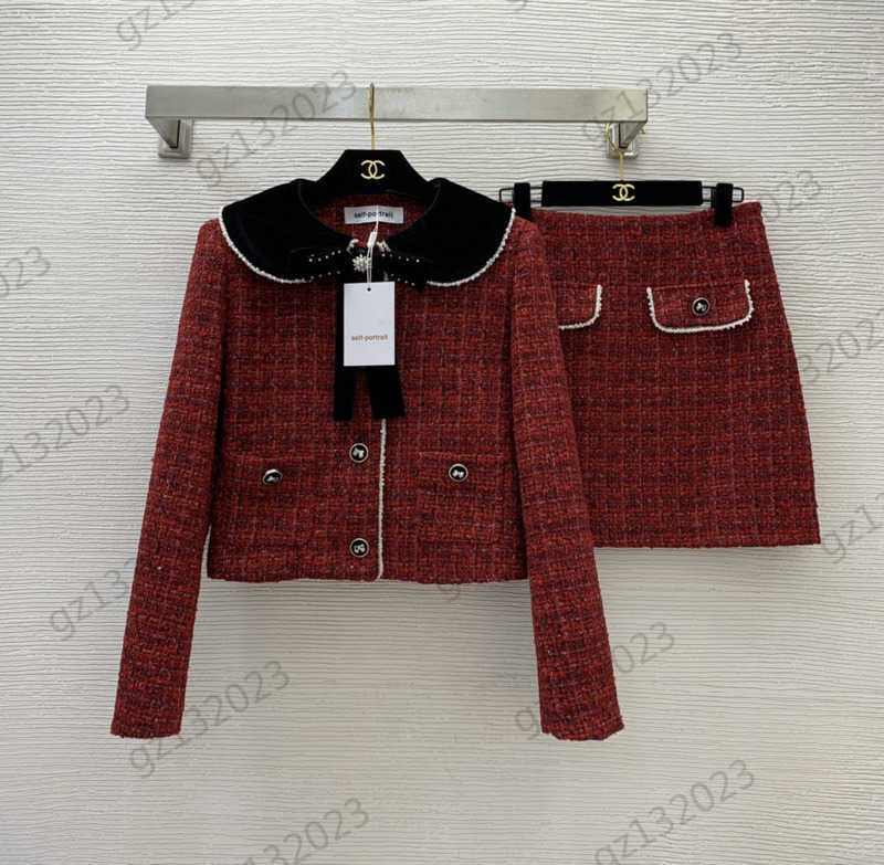 Womens Two Pieces Dress Bow Brooch Decoration Spliced Velvet Lapels Long Sleeve Tweed Jackets Spliced Lining High Waist A-line Skirt Luxury Brand Women Clothing 1970, 21
Womens Two Pieces Dress Bow Brooch Decoration Spliced Velvet Lapels Long Sleeve Tweed Jackets Spliced Lining High Waist A-line Skirt Luxury Brand Women Clothing 1970, 21