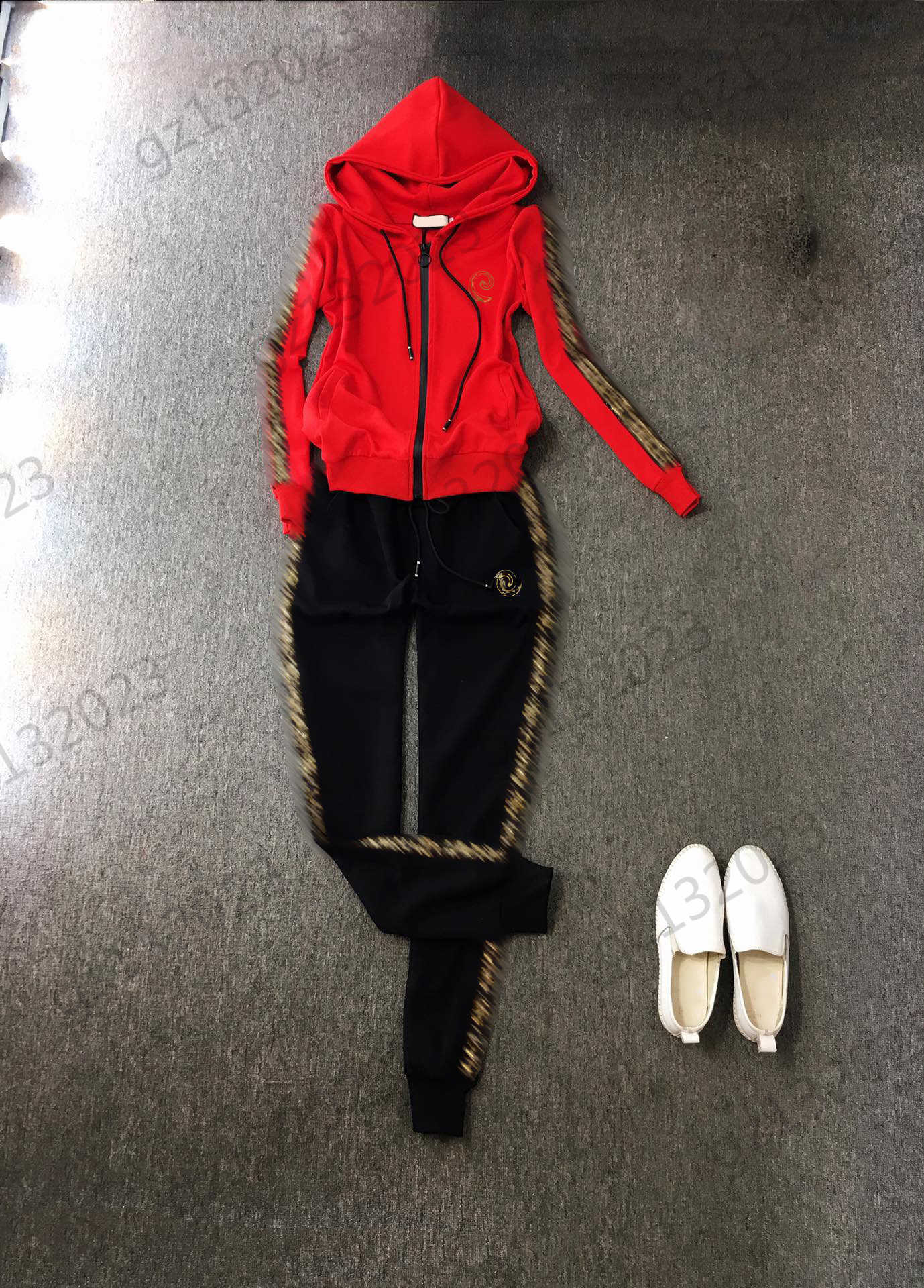 Two Piece Sets Womens Two Piece Pants Side Gold Lettering Webbing Zipper Flap Hooded Slim Jacket Loose Comfortable Casual Trousers Women Clothes 3 Colors
Two Piece Sets Womens Two Piece Pants Side Gold Lettering Webbing Zipper Flap Hooded Slim Jacket Loose Comfortable Casual Trousers Women Clothes 3 Colors