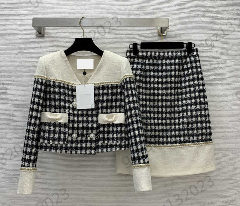 Womens Two Pieces Dress Fashion Match Color Thousand Bird Lattice Pearl Buttons V-neck Tweed Jackets Elastic Waist Slimming Skirts Luxury Brand Women Clothes 1970, 19
Womens Two Pieces Dress Fashion Match Color Thousand Bird Lattice Pearl Buttons V-neck Tweed Jackets Elastic Waist Slimming Skirts Luxury Brand Women Clothes 1970, 19