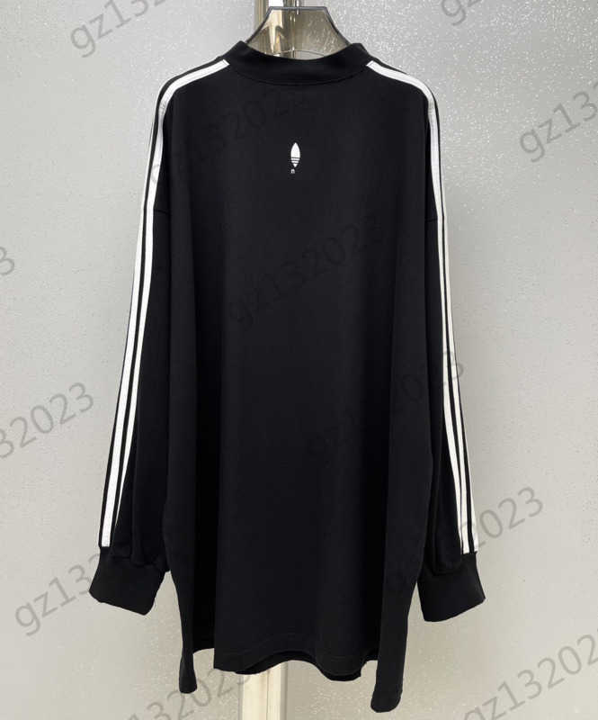 Women Clothes T-Shirts Classic Color Matching Stripes Crew Neck Pullover T-shirt Off The Shoulder Long Sleeves Slim Shirts Fashion Brand Women Apparel 1970
Women Clothes T-Shirts Classic Color Matching Stripes Crew Neck Pullover T-shirt Off The Shoulder Long Sleeves Slim Shirts Fashion Brand Women Apparel 1970