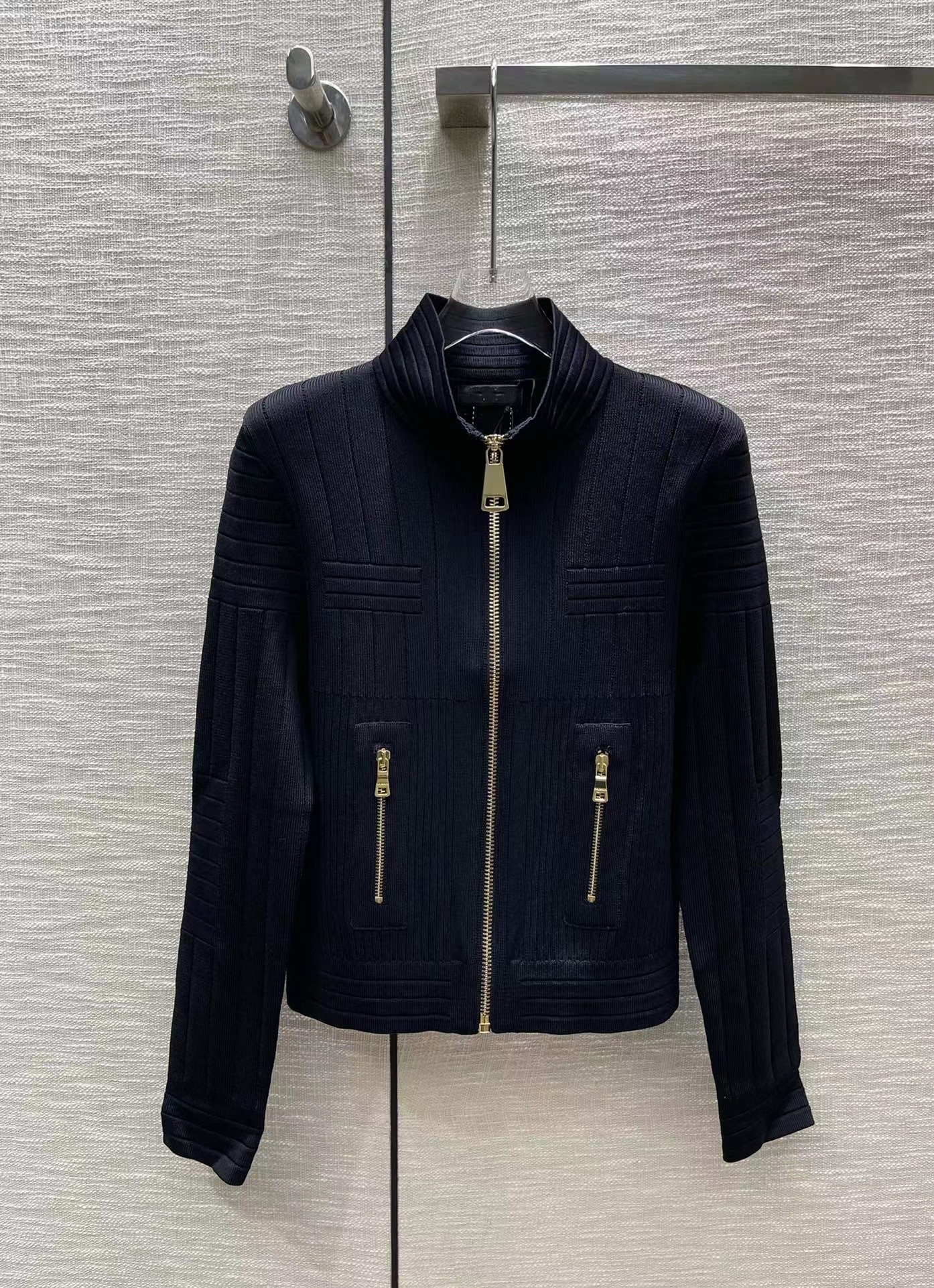 Runway Sweater 2023 New Spring Long Sleeves O Neck Women' Sweaters High End Jacquard Cardigan Designer Sweater 1220-5, Picture color
Runway Sweater 2023 New Spring Long Sleeves O Neck Women' Sweaters High End Jacquard Cardigan Designer Sweater 1220-5, Picture color