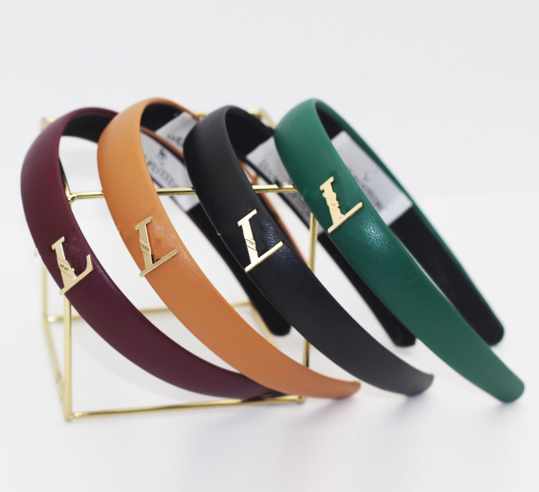Korean Fashion Leather Headband Designer Headwear Popular Brand Hair Accessories Women's Metal Head Band Solid Hair Hoop Advanced Design Gift Couple Family, Green
Korean Fashion Leather Headband Designer Headwear Popular Brand Hair Accessories Women's Metal Head Band Solid Hair Hoop Advanced Design Gift Couple Family, Green