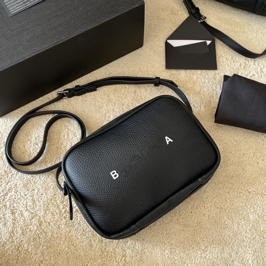 Brand Camera Bag Women Designer Crossbody Black Shoulder Bag Letter Handbags Mens Unisex Fashion Bags
Brand Camera Bag Women Designer Crossbody Black Shoulder Bag Letter Handbags Mens Unisex Fashion Bags