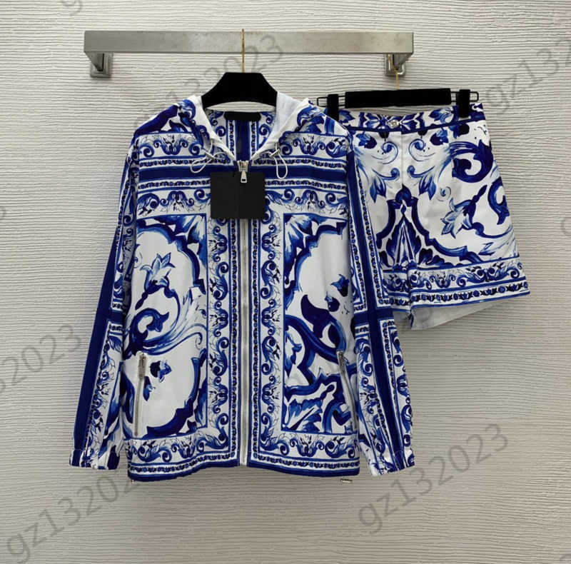 Two Piece Sets Womens Two Piece Pants Blue And White Porcelain Printing Zipper Flap Hooded Drawstring Jackets Mid To High Waist Wide Leg Loose Shorts Women Wear 1970, 12 
Two Piece Sets Womens Two Piece Pants Blue And White Porcelain Printing Zipper Flap Hooded Drawstring Jackets Mid To High Waist Wide Leg Loose Shorts Women Wear 1970, 12