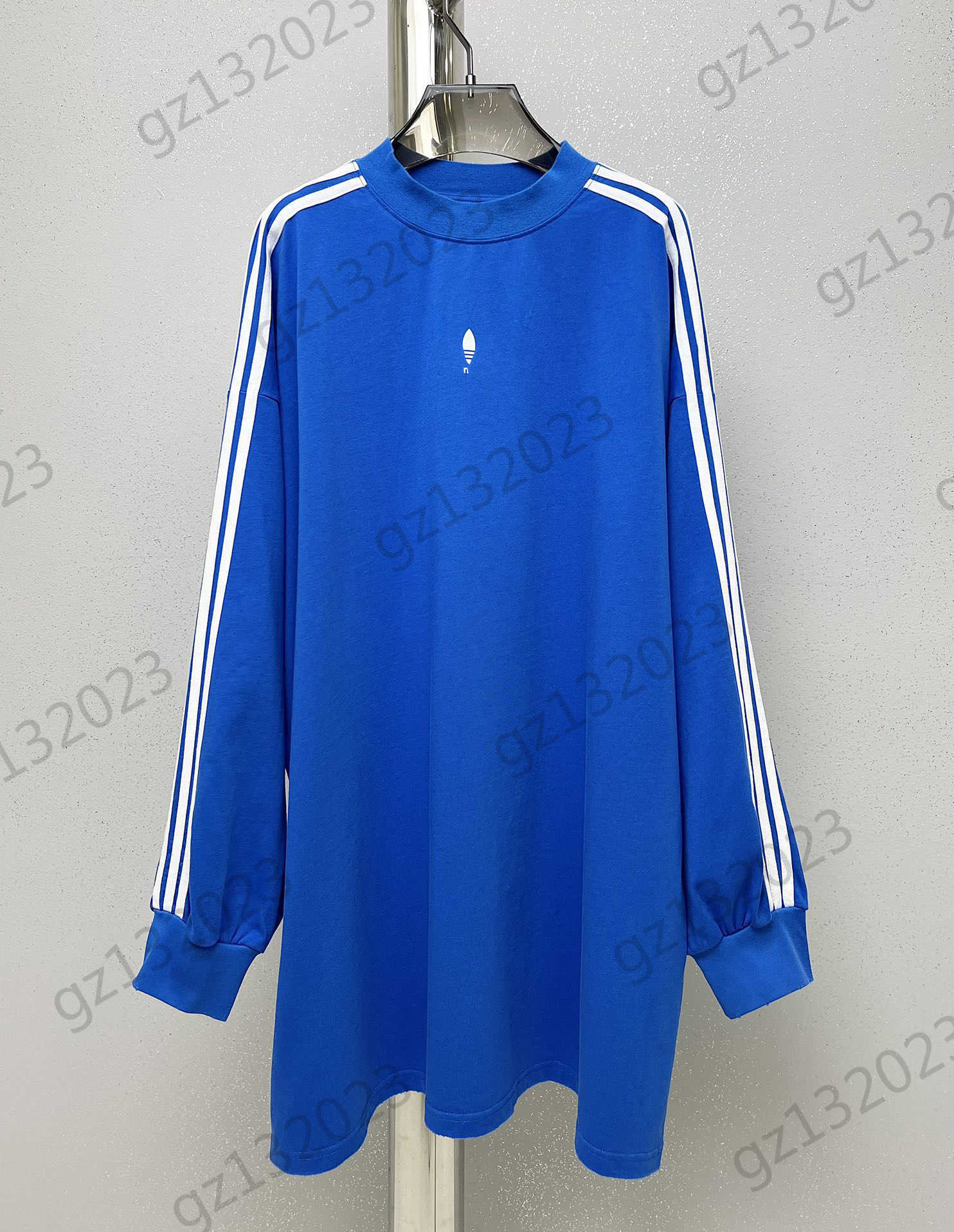 Women Clothes T-Shirts Chest Logo Print Contrasting Color Stripes Decorative Long Style T-shirt Classic Crew Neck Pullover Long Sleeves Shirts Women Apparel
Women Clothes T-Shirts Chest Logo Print Contrasting Color Stripes Decorative Long Style T-shirt Classic Crew Neck Pullover Long Sleeves Shirts Women Apparel