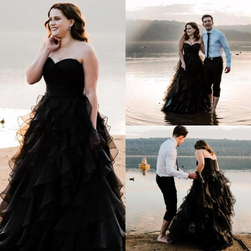 Black A e Tiered Ruffles Bridal Gowns Plus Size Sweetheart Neck Tulle Lace-up Back Long Gothic Wedding Dresses