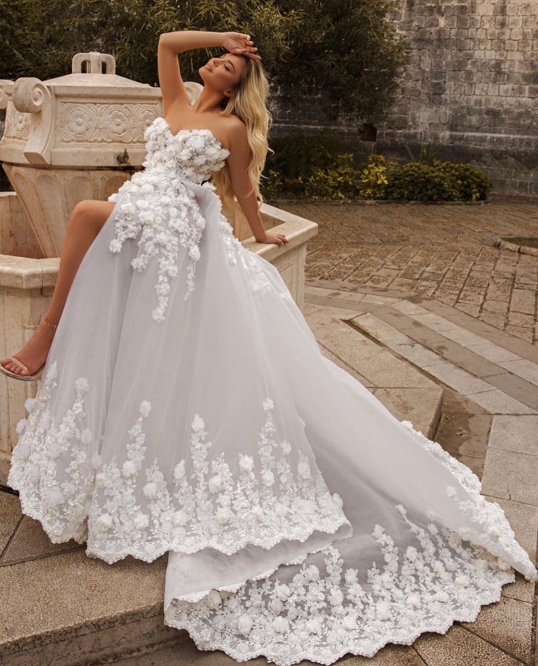 Glamorous A-line Wedding Dresses Strapless Sleeveless 3D Flower Applicants Backless Split Chapel Gown Dress Custom Made Plus Size Bridal Dress Vestido