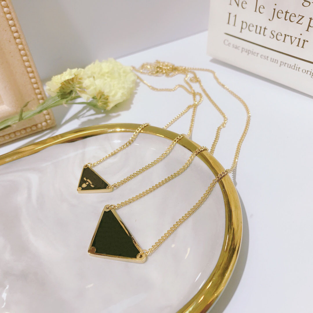 20style Luxury Pendant Necklace Fashion Men Women Inverted Triangle P Letter Gold Chain Jewelry Personality Clavicle Chains
20style Luxury Pendant Necklace Fashion Men Women Inverted Triangle P Letter Gold Chain Jewelry Personality Clavicle Chains