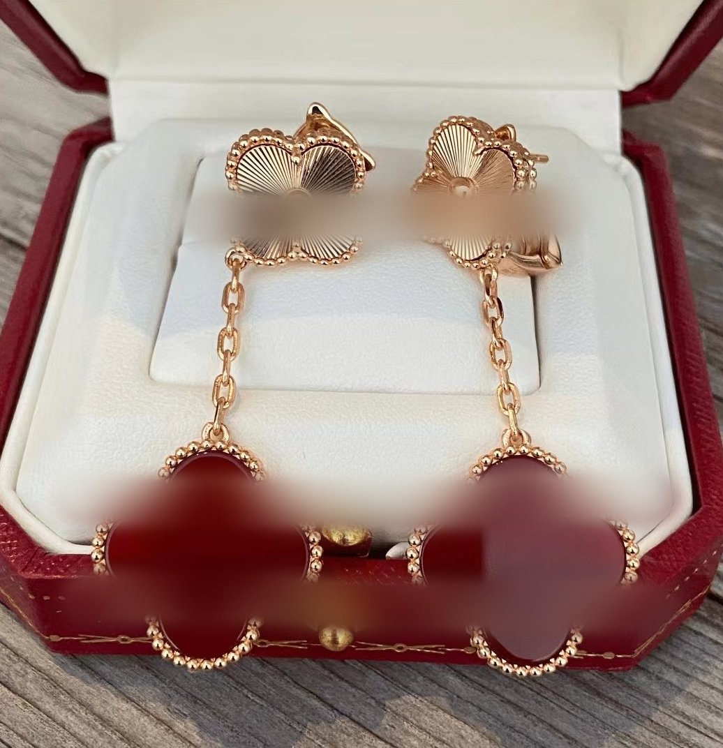 fashion lucky four-leaf clover dangle earrings chandelier earings designer for women brand letter-V gold silvery Red agate mother-of-pearl earring Christmas gifts
fashion lucky four-leaf clover dangle earrings chandelier earings designer for women brand letter-V gold silvery Red agate mother-of-pearl earring Christmas gifts