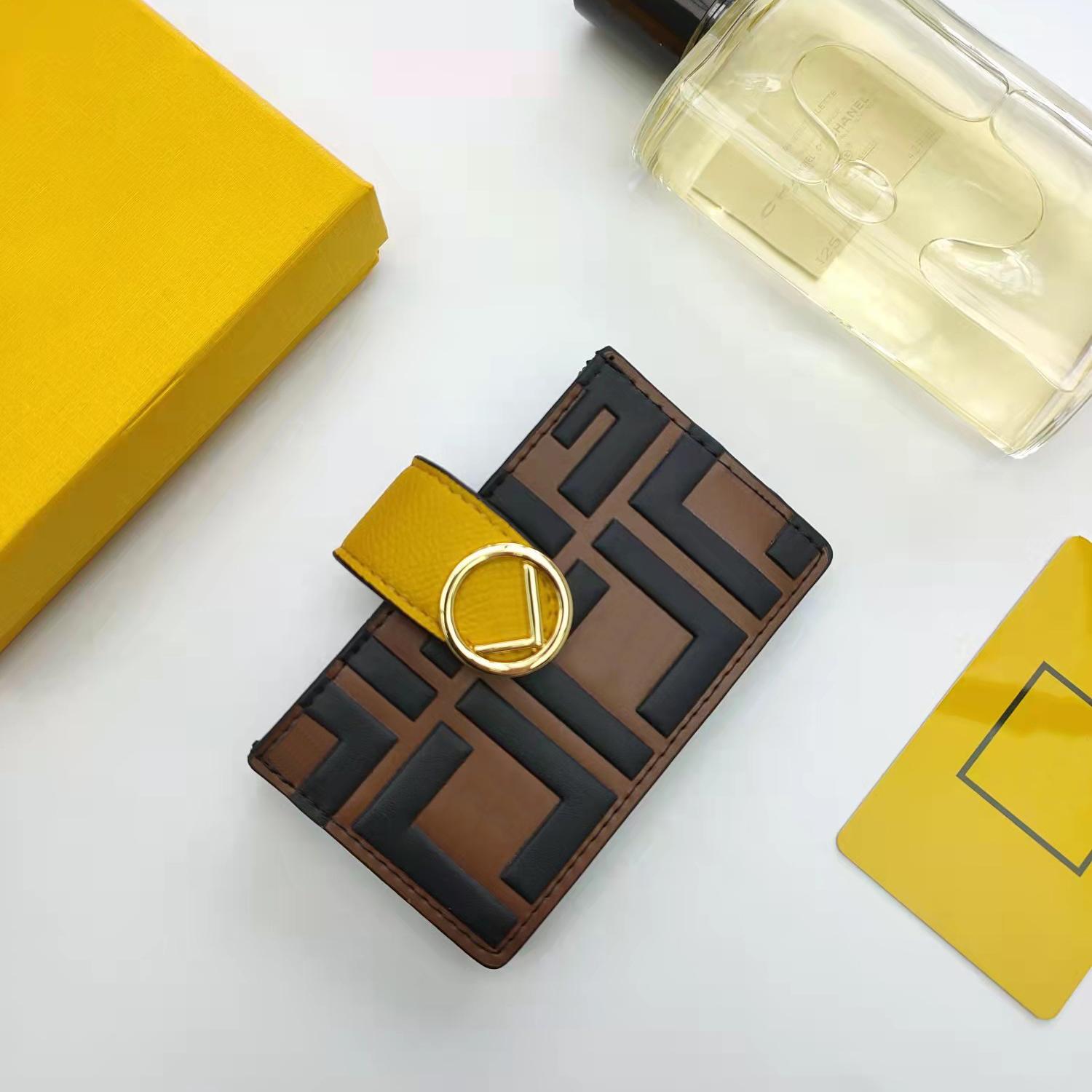 Card Holders Wallet Fashion Middle Sandwich Convenience Cards Bag 5 Card Slots With Logo Internal Label Black Calf Leather Material 6 Colors Available, Yellow clip
Card Holders Wallet Fashion Middle Sandwich Convenience Cards Bag 5 Card Slots With Logo Internal Label Black Calf Leather Material 6 Colors Available, Yellow clip