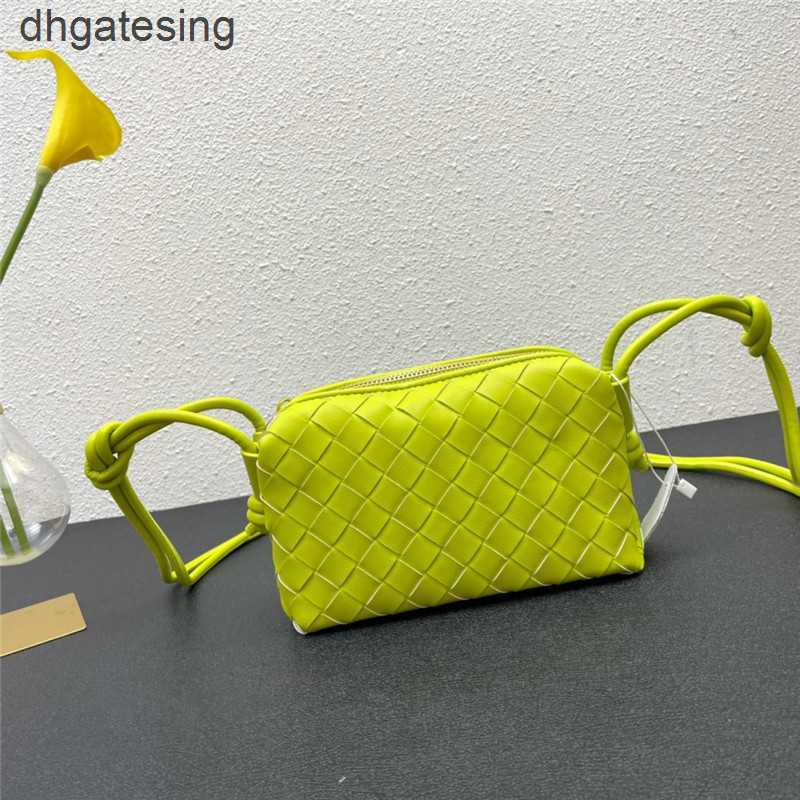 Mini 2023 Venetas Small Bag Bottegas Designer Loop Bags Cassettes Crossbody Cowhide Woven Versatile One Shoulder Underarm Knot Zipper Pi T0un, Apple green
Mini 2023 Venetas Small Bag Bottegas Designer Loop Bags Cassettes Crossbody Cowhide Woven Versatile One Shoulder Underarm Knot Zipper Pi T0un, Apple green