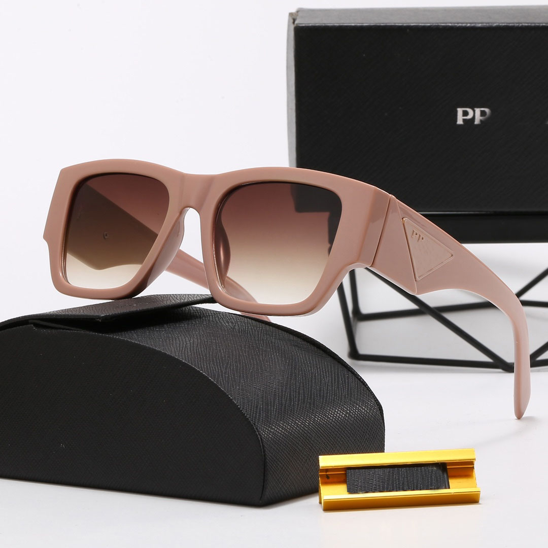 Luxury Woman Designer mens sunglasses for women Fashion Eyeglasses Goggle Outdoor Beach Driver Sunglass Triangular Signature Letters 6 colors
Luxury Woman Designer mens sunglasses for women Fashion Eyeglasses Goggle Outdoor Beach Driver Sunglass Triangular Signature Letters 6 colors