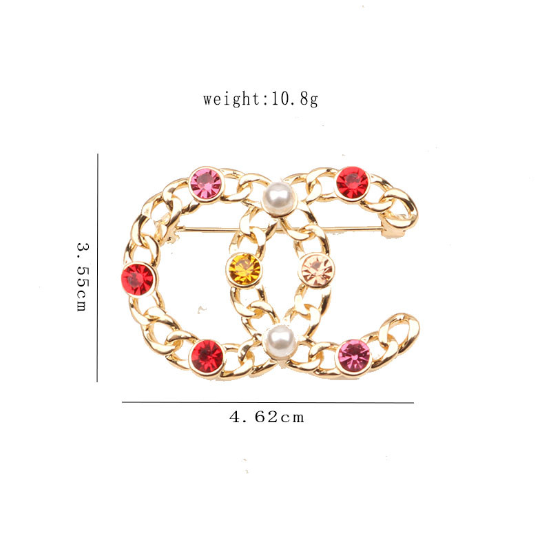 Luxury Womens Men Designer Brand Letter Brooches 18K Gold Plated Inlay Pearl Crystal Rhinestone Jewelry Brooch Pin Marry Christmas Party Loves Gift Accessorie
Luxury Womens Men Designer Brand Letter Brooches 18K Gold Plated Inlay Pearl Crystal Rhinestone Jewelry Brooch Pin Marry Christmas Party Loves Gift Accessorie