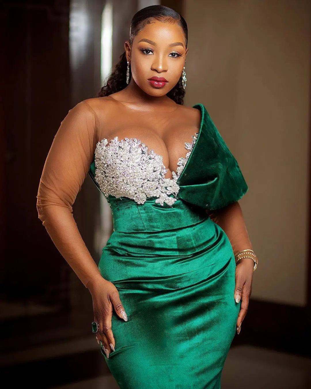 Dark Green 2023 Sheer Neck Velvet Evening Dresses Sexy Sleevelss Plus Size African Prom Gowns GB1221