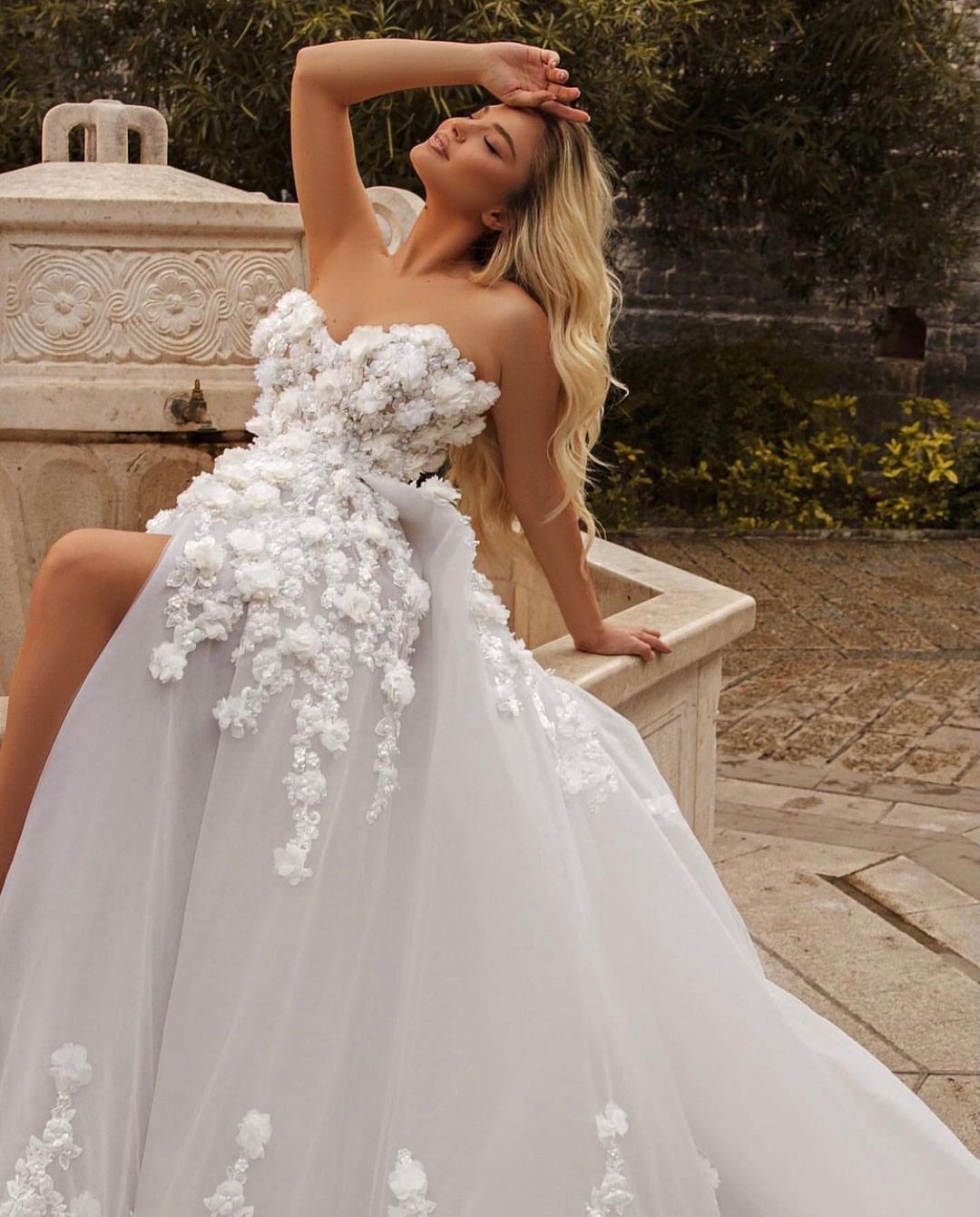 Glamorous A-line Wedding Dresses Strapless Sleeveless 3D Flower Applicants Backless Split Chapel Gown Dress Custom Made Plus Size Bridal Dress Vestido