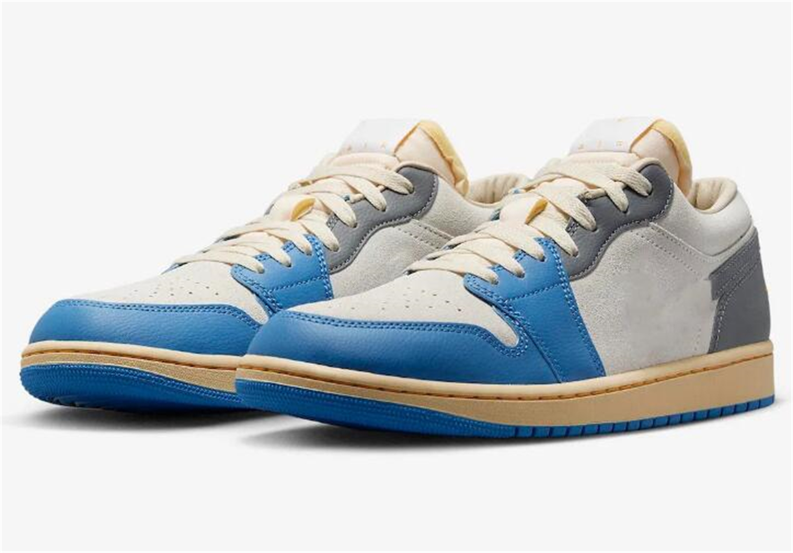 Running Shoes 1 Low UNC Grey White University Blue Sail Union 1S Trainers Men Women Outdoor Sports Sneakers DZ5376-469
Running Shoes 1 Low UNC Grey White University Blue Sail Union 1S Trainers Men Women Outdoor Sports Sneakers DZ5376-469
