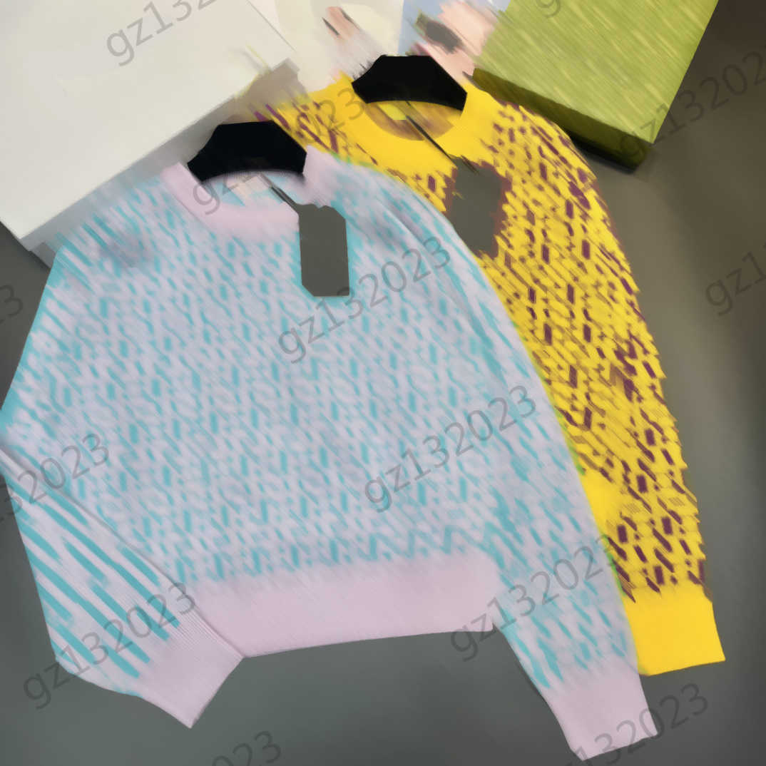 Womens Sweaters Classic Double F Letter Jacquard Wool Knit Sweater Thread Round Neck Loose Long Sleeves Joker Knitwear Women Apparel 2 Colors
Womens Sweaters Classic Double F Letter Jacquard Wool Knit Sweater Thread Round Neck Loose Long Sleeves Joker Knitwear Women Apparel 2 Colors