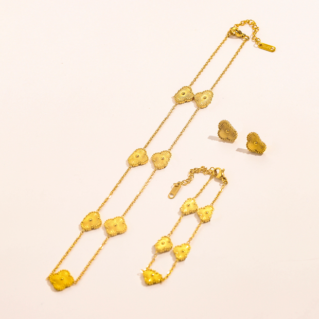 Fashion Design Pendant Necklaces 18k Gold Plated Flower Necklace Luxury Designer Long Chain Stainless Steel Women Love Jewelry Accessories Premium Gift Package
Fashion Design Pendant Necklaces 18k Gold Plated Flower Necklace Luxury Designer Long Chain Stainless Steel Women Love Jewelry Accessories Premium Gift Package