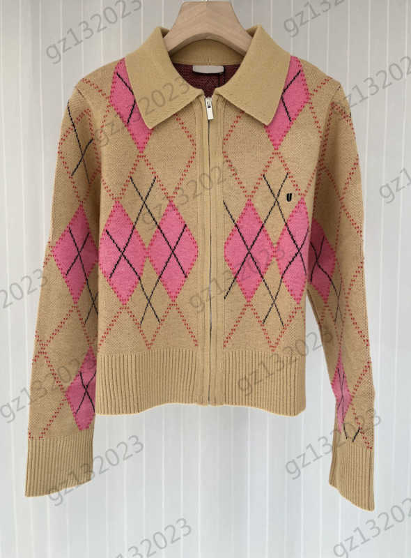Womens Sweaters Color Contrast Plaid Print Decoration Lapel Knitted Cardigan Zipper Open Long Sleeves Warm Joker Knitwear Spring Autumn Women Apparel 1970
Womens Sweaters Color Contrast Plaid Print Decoration Lapel Knitted Cardigan Zipper Open Long Sleeves Warm Joker Knitwear Spring Autumn Women Apparel 1970