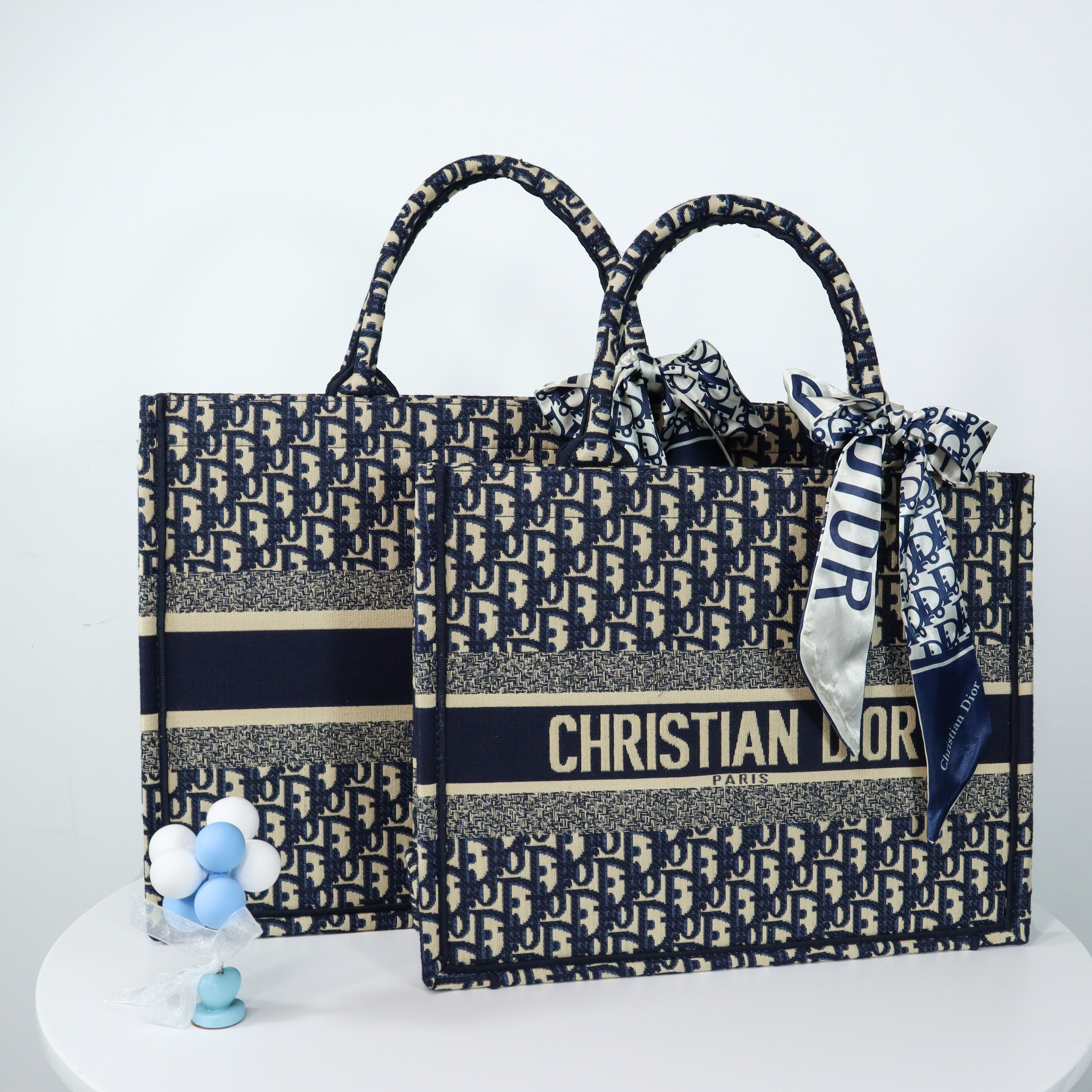 Tote designer shoulder bag embroidered pattern women's luxury brand large capacity handbag, #17
Tote designer shoulder bag embroidered pattern women's luxury brand large capacity handbag, #17