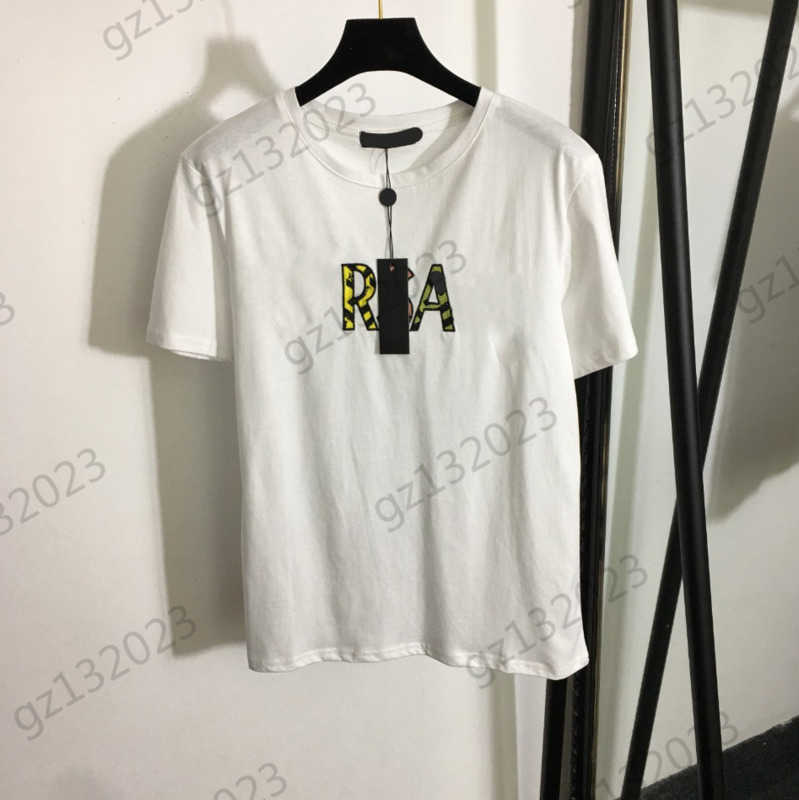 Womens Clothes T-shirts Colorful Embroidered Letter Print Crewneck Short Sleeve Tops Pure Cotton Loose Casual Joker Tees Designer Brand Women Apparel 2 Colors 1970, 17 
Womens Clothes T-shirts Colorful Embroidered Letter Print Crewneck Short Sleeve Tops Pure Cotton Loose Casual Joker Tees Designer Brand Women Apparel 2 Colors 1970, 17