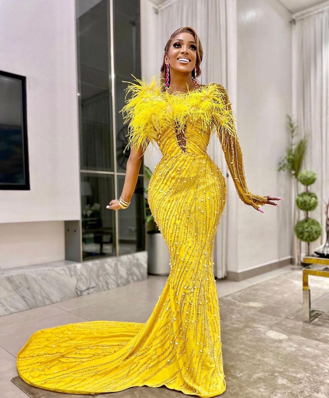 Fashion Sequins Yellow Mermaid Wedding Dresses One Shoulder Feather Bridal Gown Simple Formal Party Gowns