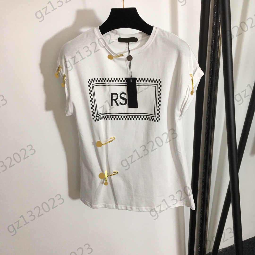 Womens T-shirts Contrasting Colors Letter Printing Metal Pin Trim Round Neck Pullover Tops Front Fold Slim Waist Line Short Sleeve Cool Tees Women Wear
Womens T-shirts Contrasting Colors Letter Printing Metal Pin Trim Round Neck Pullover Tops Front Fold Slim Waist Line Short Sleeve Cool Tees Women Wear